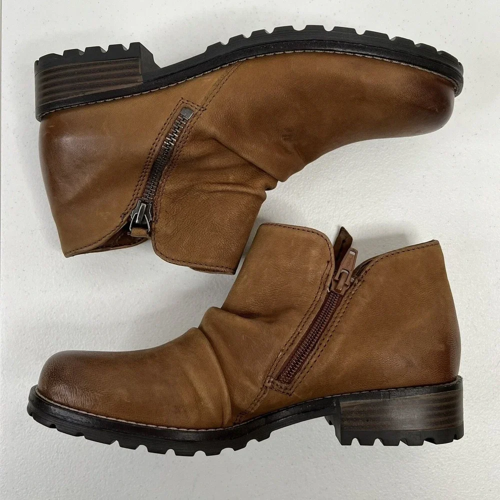 Clarks Size 6.5 Clarkwell Boots Brown Leather Side Zip Booties Comfort Women's